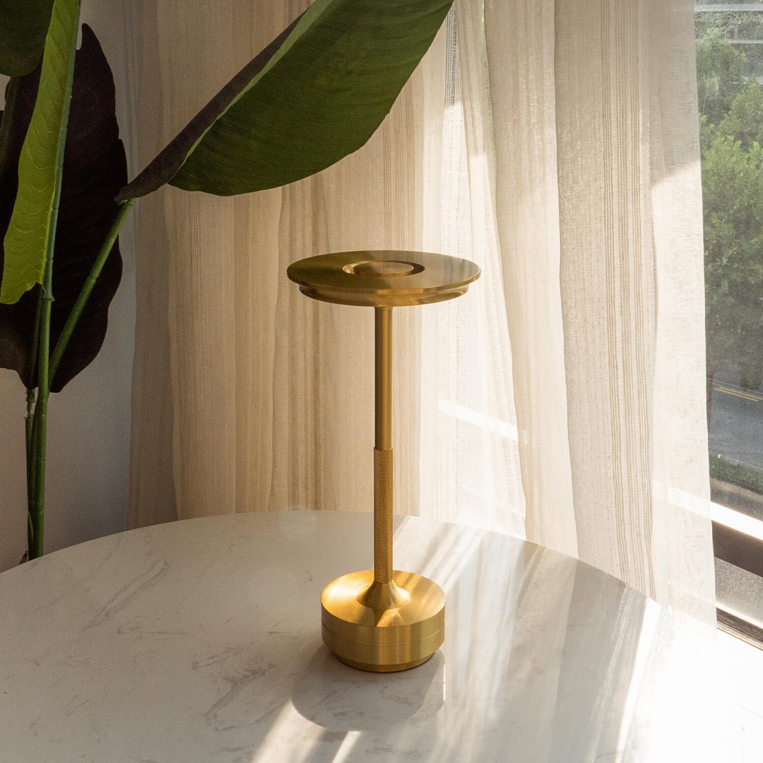 Bolendo MetalSense | Trådløs bordlampe i metal