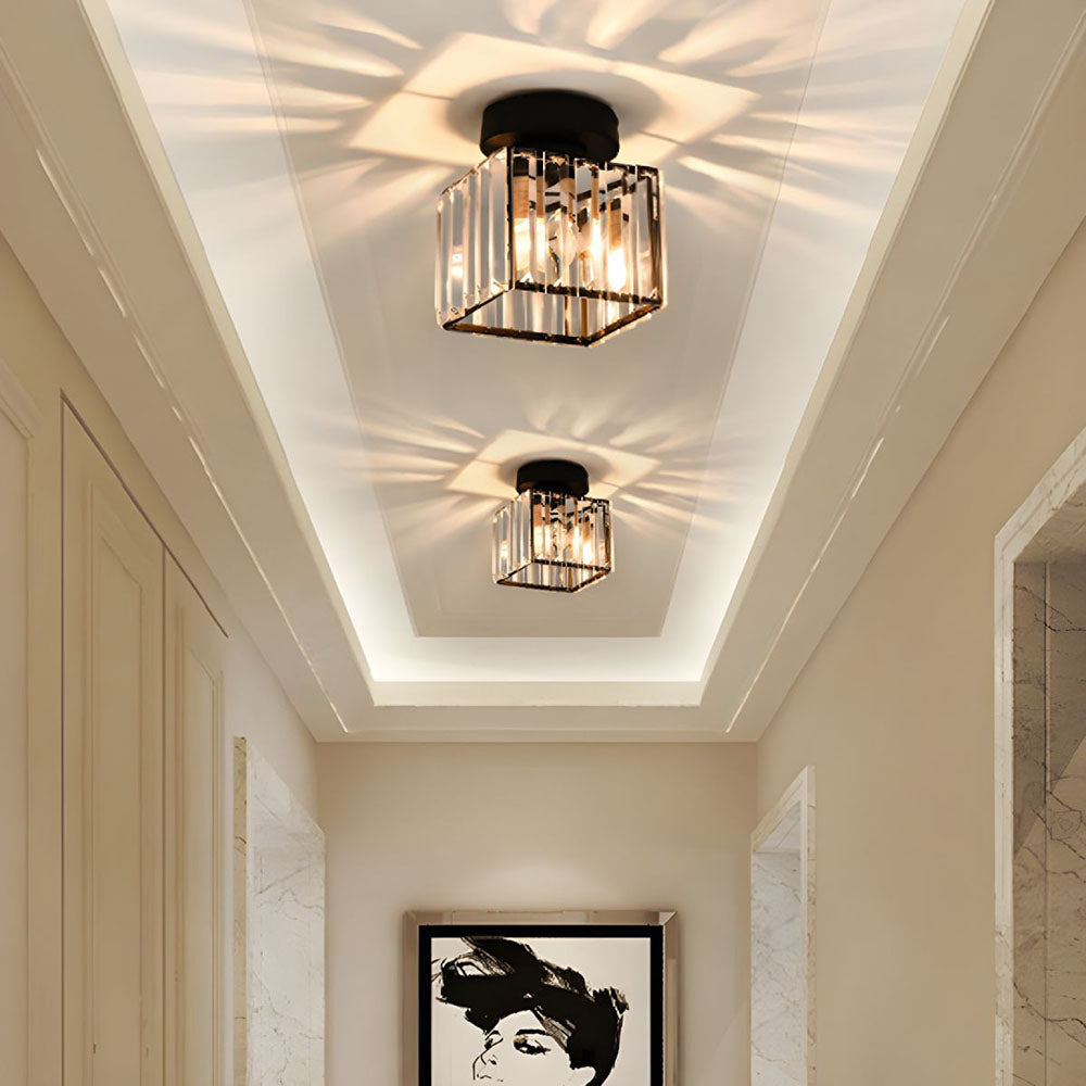 Krystalglas Loftlampe – Messingbeslag & Kompakt Design