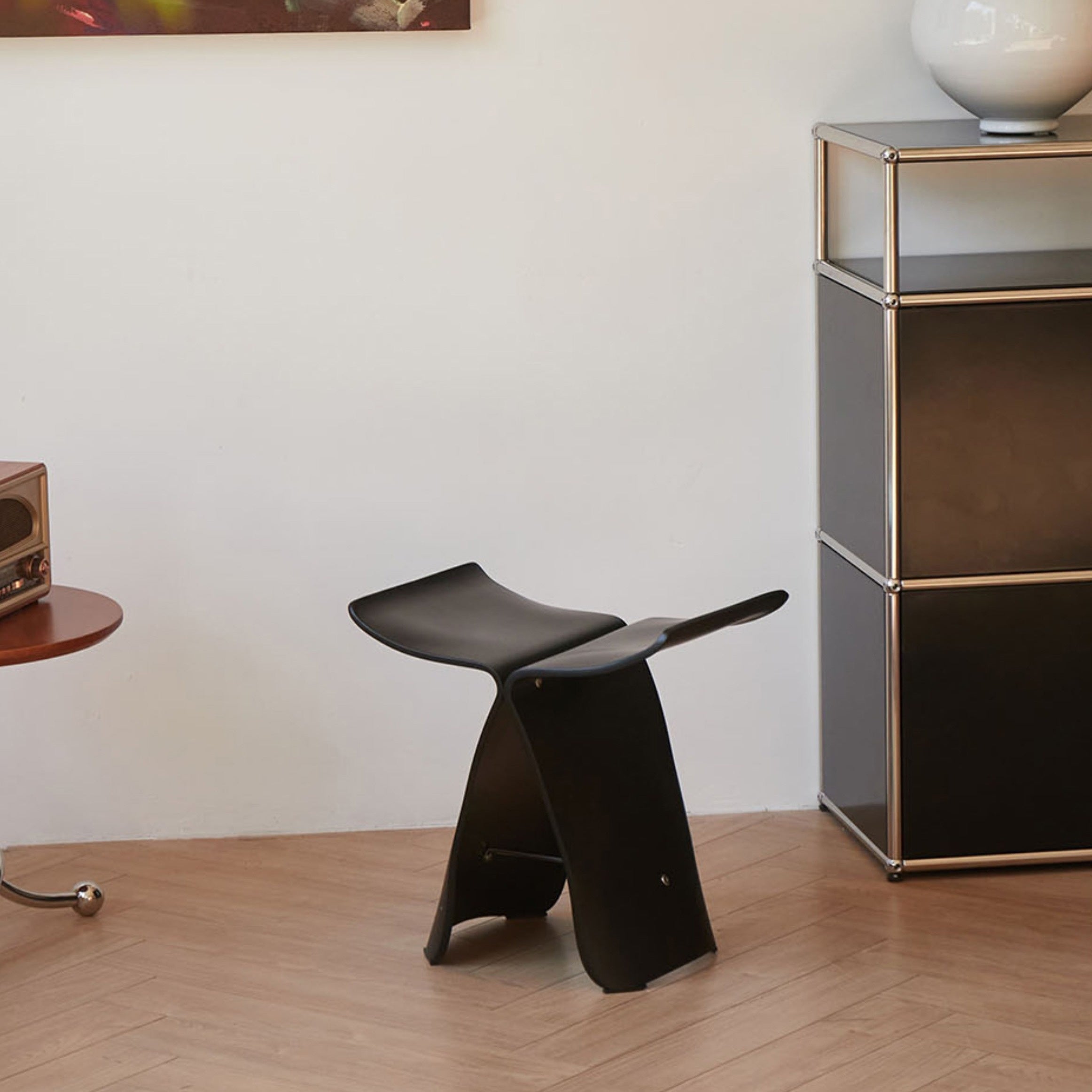 Elegant Butterfly Stool – Tidless Design til Stue og Entré
