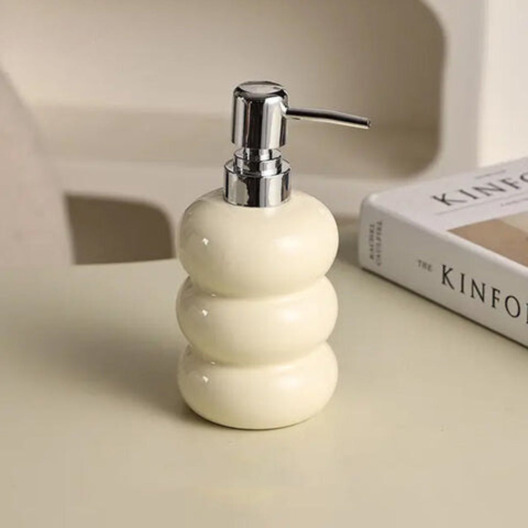 CeramiLux - Frostet sæbedispenser med sølvpumpe og skridsikker base