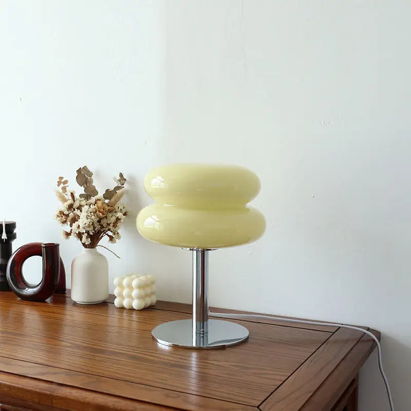Ikonisk Design Bordlampe i Bauhaus Stil – Stemningsfuld, Tidøs og Elegant