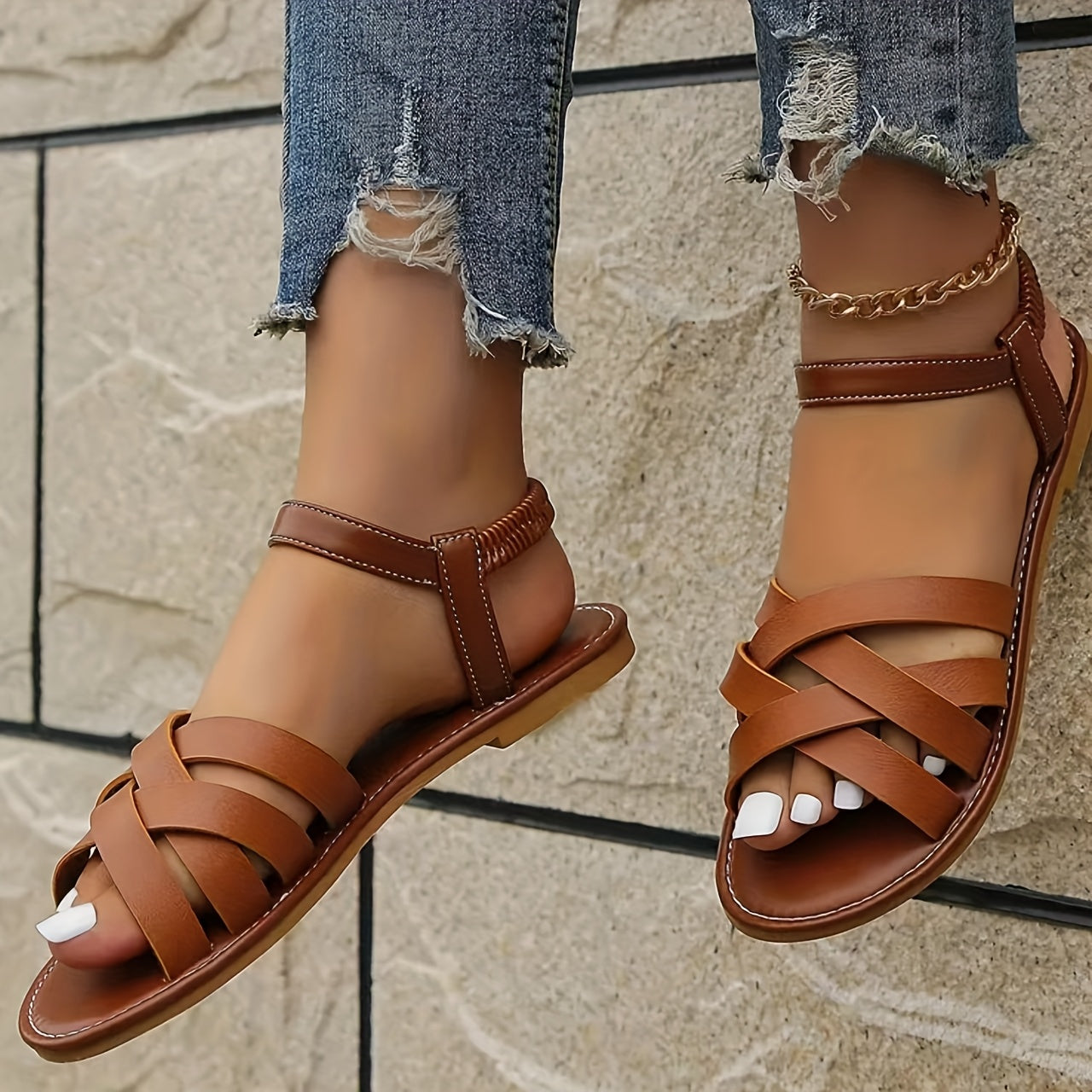 Elegante Sandaler til Damer med Krydsede Remme og Komfortabel Flad Sål