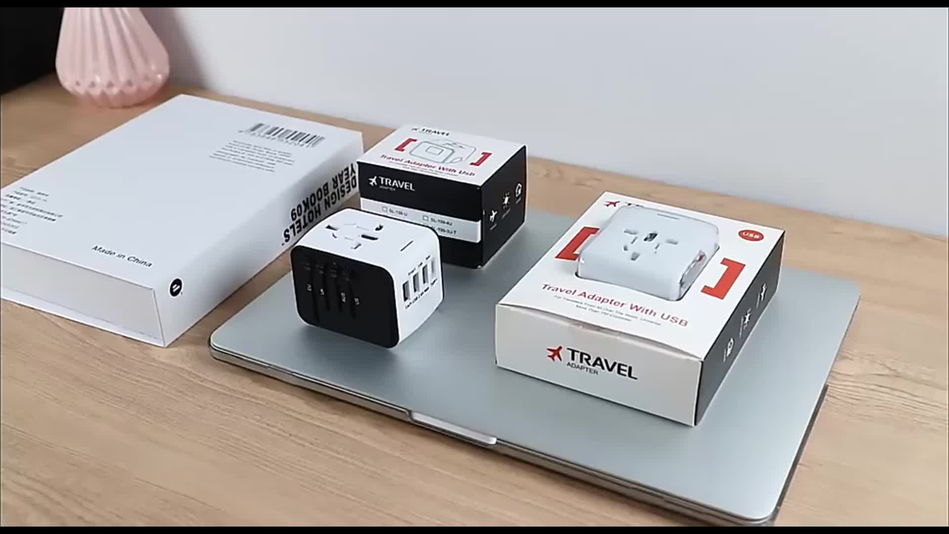 Rejseadapter med 4 USB-porte og Type-C – Global oplader med hurtig opladning og sikkerhedsfunktioner