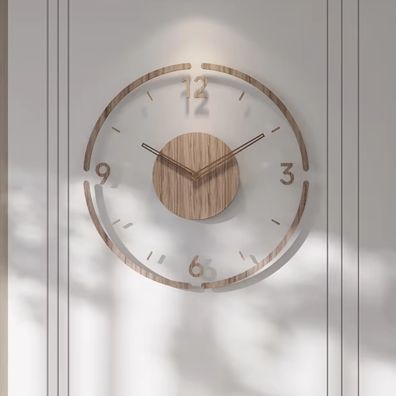 Moderne vægurs i træ – Minimalistisk og elegant design til stuen