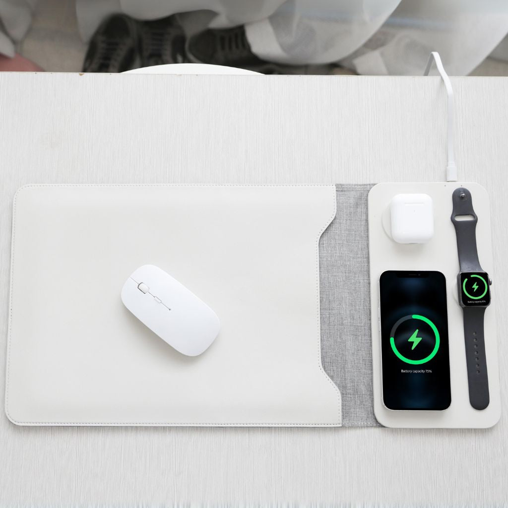 PowerDesk Sleeve – Slim Laptop Case med Trådløs Opladningsfunktion