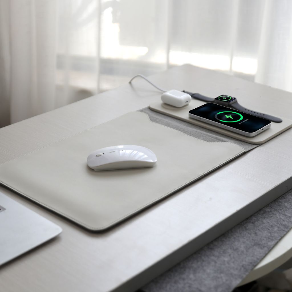 PowerDesk Sleeve – Slim Laptop Case med Trådløs Opladningsfunktion