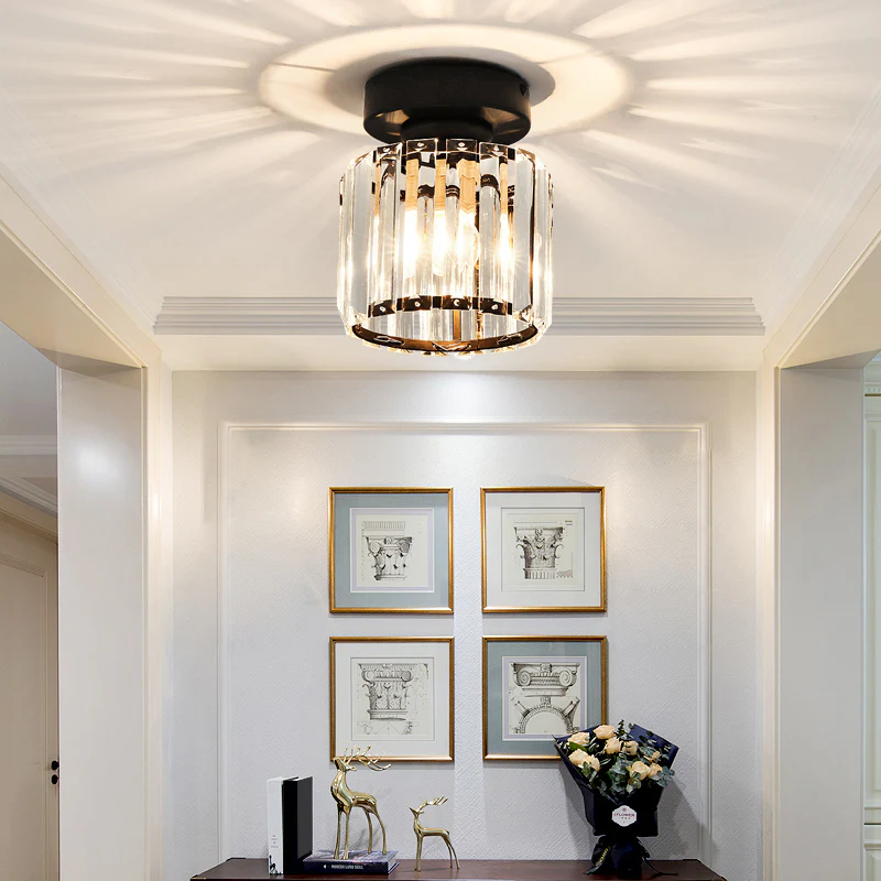 Krystalglas Loftlampe – Messingbeslag & Kompakt Design