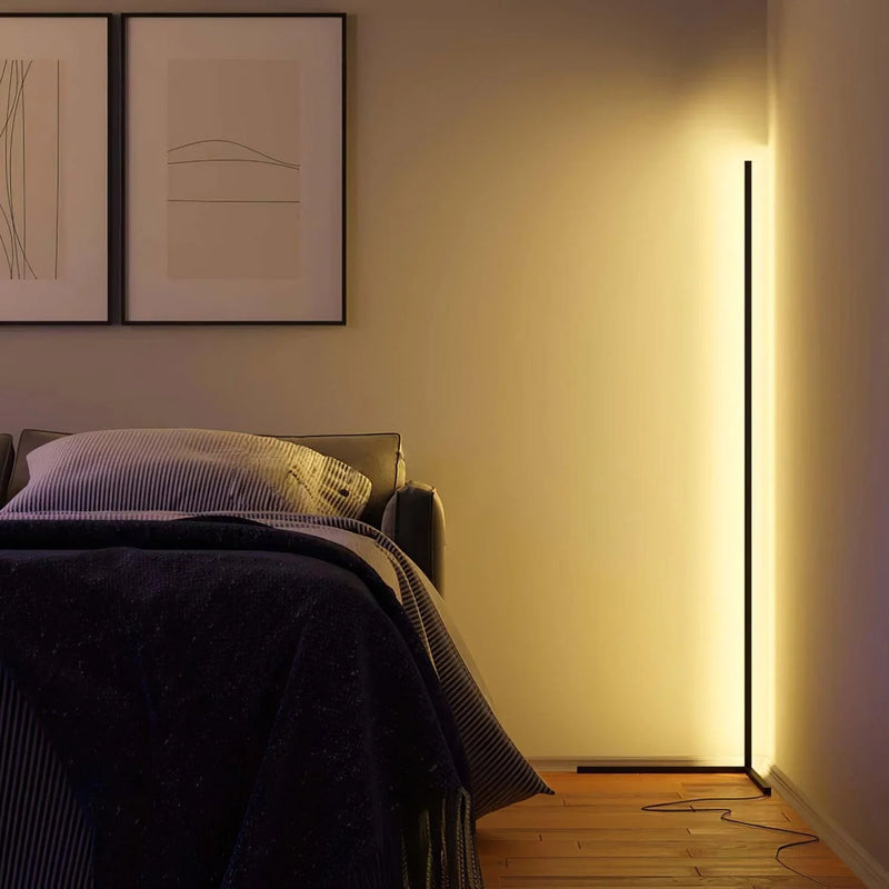 Minimalistisk LED Gulvlampe med Dæmpbare Lystilstande og Moderne Lineært Design