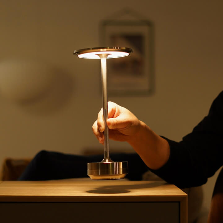 Bolendo MetalSense | Trådløs bordlampe i metal