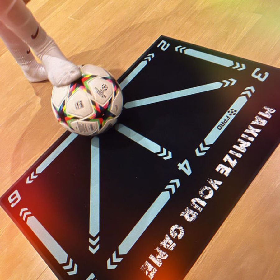 Fodbold Pro Træningsmåtte | Anti-Skli, 2x2m Plads til Færdighedsforbedring og Hjemmetræning