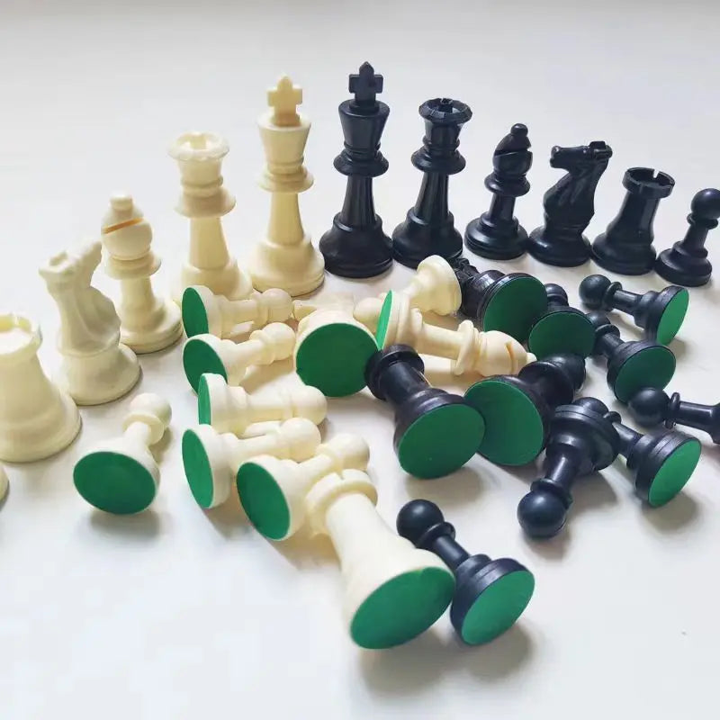 Ardentor Skakfigurer Sæt i Træ – 32-delt, Håndlavet & Klassisk Design
