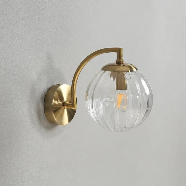 Moderne Glas Væglampe med Varmt Lys og Elegant Skandinavisk Design