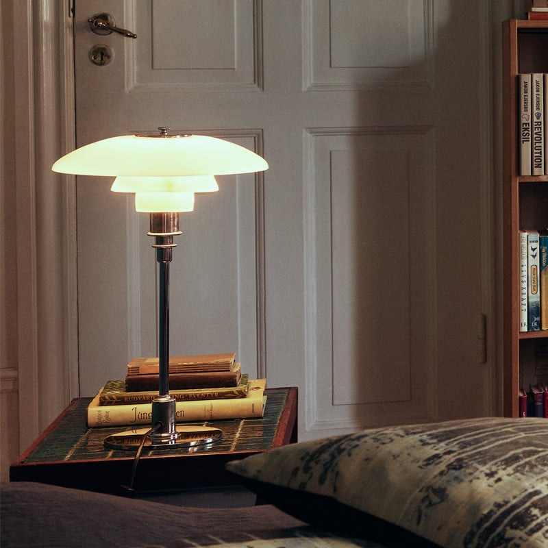 Design Bordlampe med Glas Skærm – Stemningsfuldt Lys og Minimalistisk Elegance