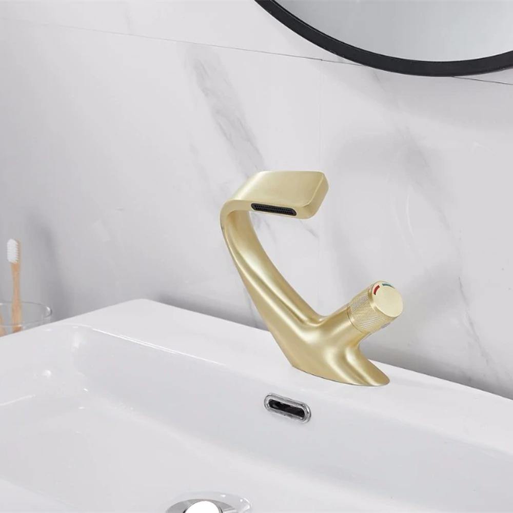 AQUACASCADE Vaskarmatur – Moderne Vandfald Badmiks i Solid Messing