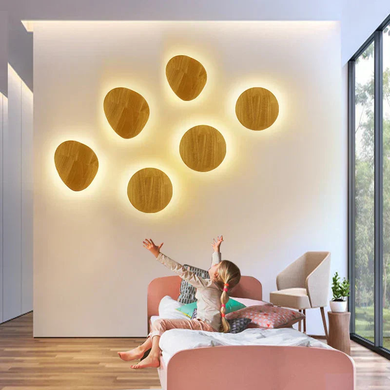 Skandinavisk Træ Væglampe med Varmt Lys og Minimalistisk Design