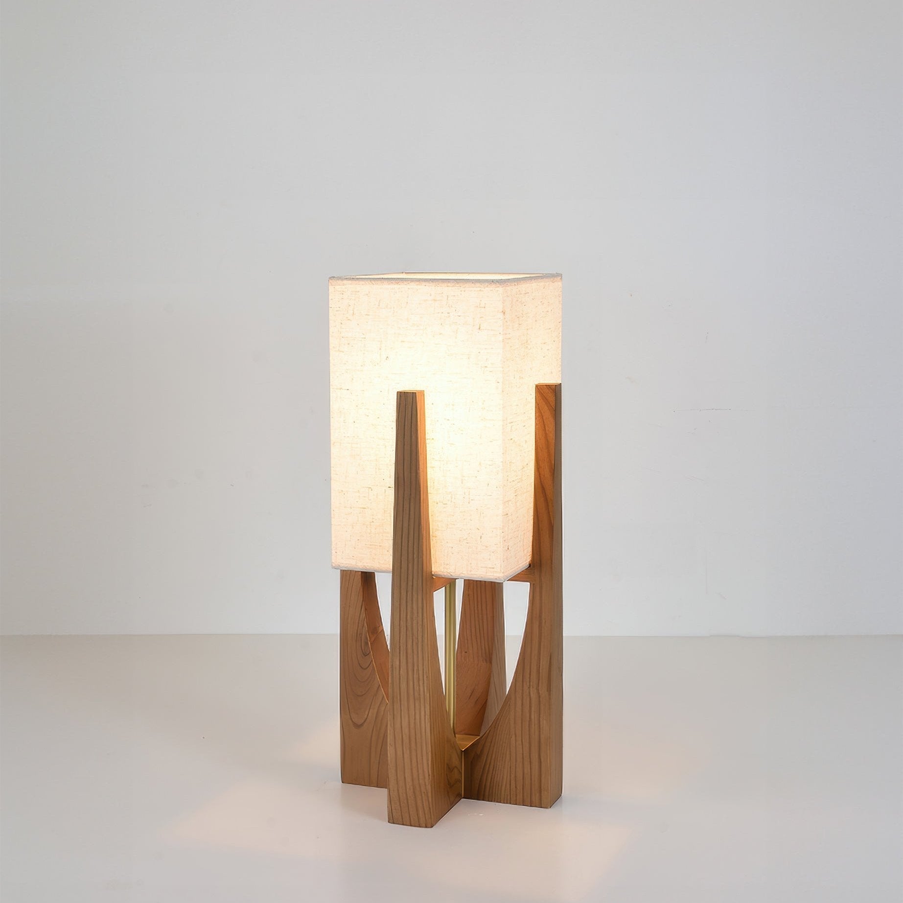 Caelum Valnød Gulvlampe med Linned Skærm til Stuer