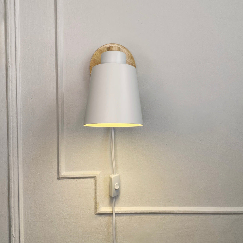 Lumosia – Drejelig Læselampe i Træ & Metal med Stik – Justerbar Skærm