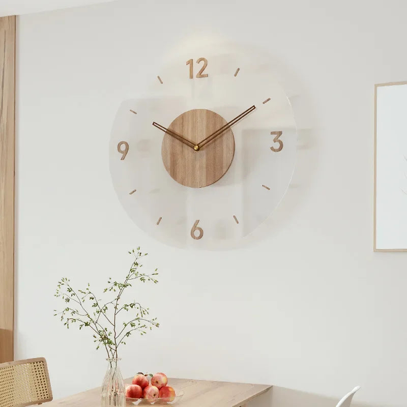Moderne vægurs i træ – Minimalistisk og elegant design til stuen