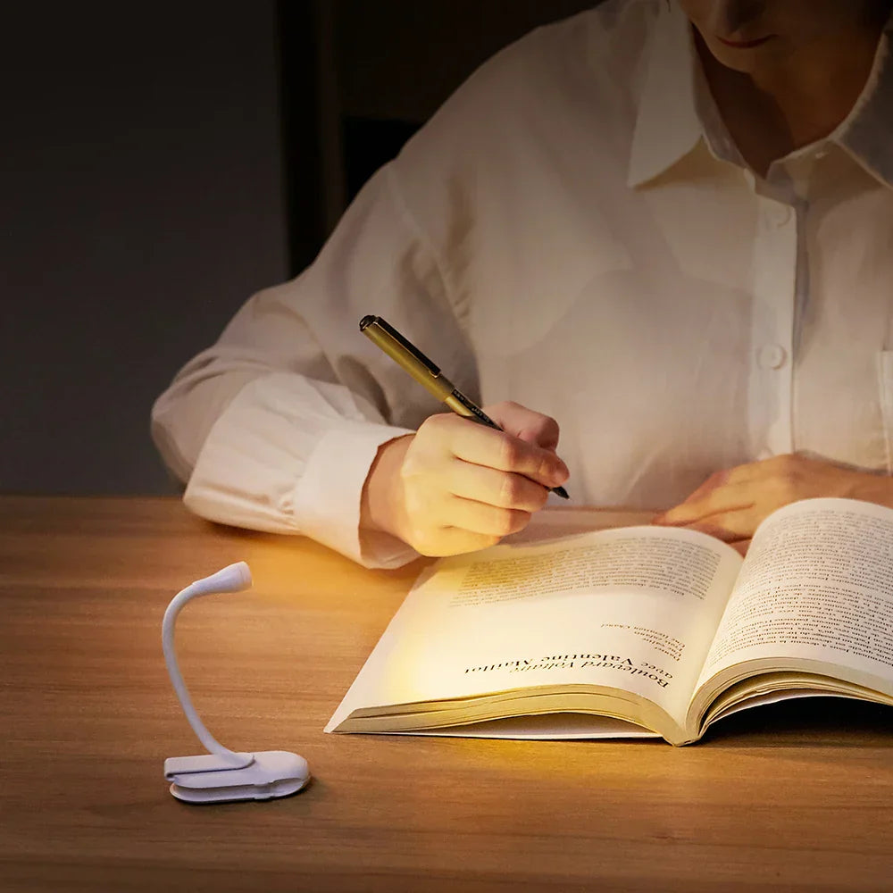 GlowLeaf – Clip-on mini læselampe med USB-opladning og 360° rotation til læsning om natten