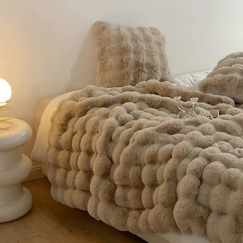 VeloraWeave Kanin Faux Fur Plaid Til Hyggelig Varme I Hjemmet