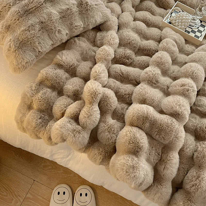 VeloraWeave Kanin Faux Fur Plaid Til Hyggelig Varme I Hjemmet