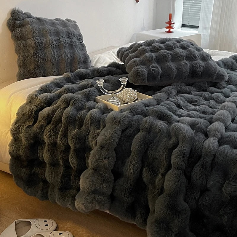 VeloraWeave Kanin Faux Fur Plaid Til Hyggelig Varme I Hjemmet
