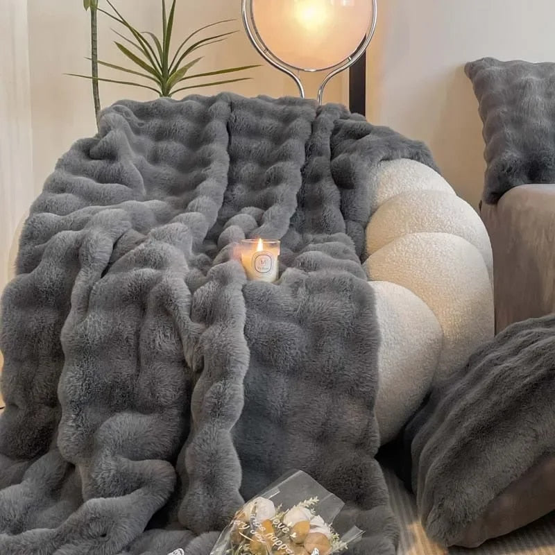 VeloraWeave Kanin Faux Fur Plaid Til Hyggelig Varme I Hjemmet