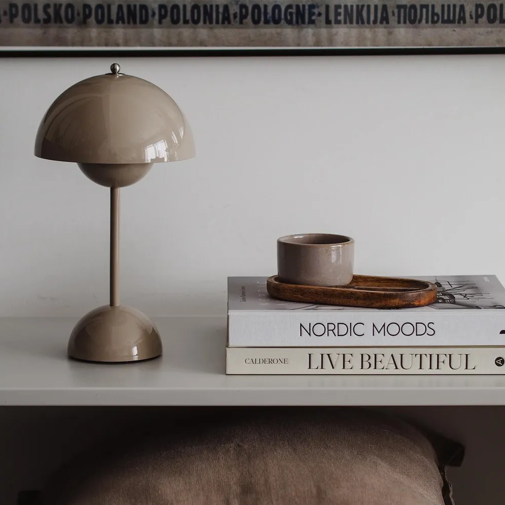 AuroraGlo LED-Bordlampe - ikonisk design til ethvert rum