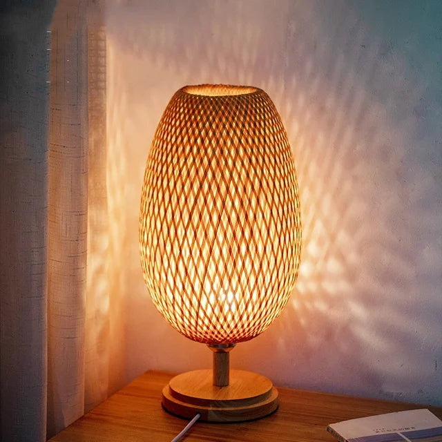 Vintage Bambus Bordlampe med Varmt Lys og Naturligt Udseende