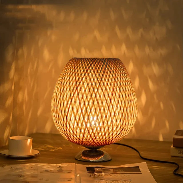 Vintage Bambus Bordlampe med Varmt Lys og Naturligt Udseende