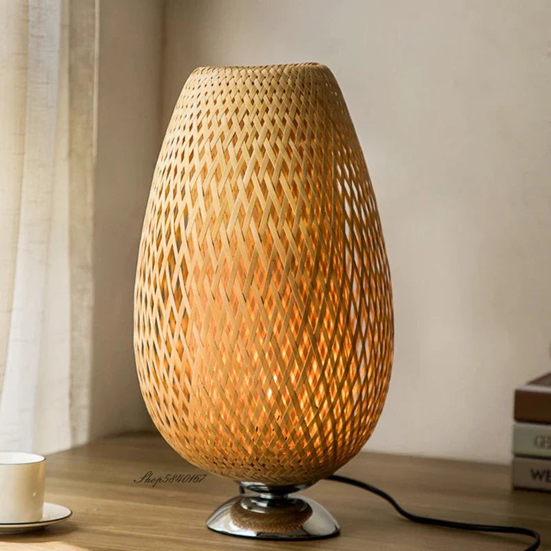 Vintage Bambus Bordlampe med Varmt Lys og Naturligt Udseende