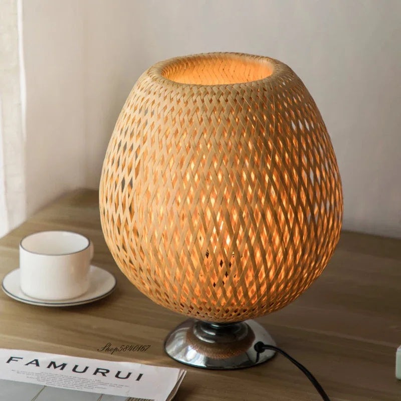 Vintage Bambus Bordlampe med Varmt Lys og Naturligt Udseende