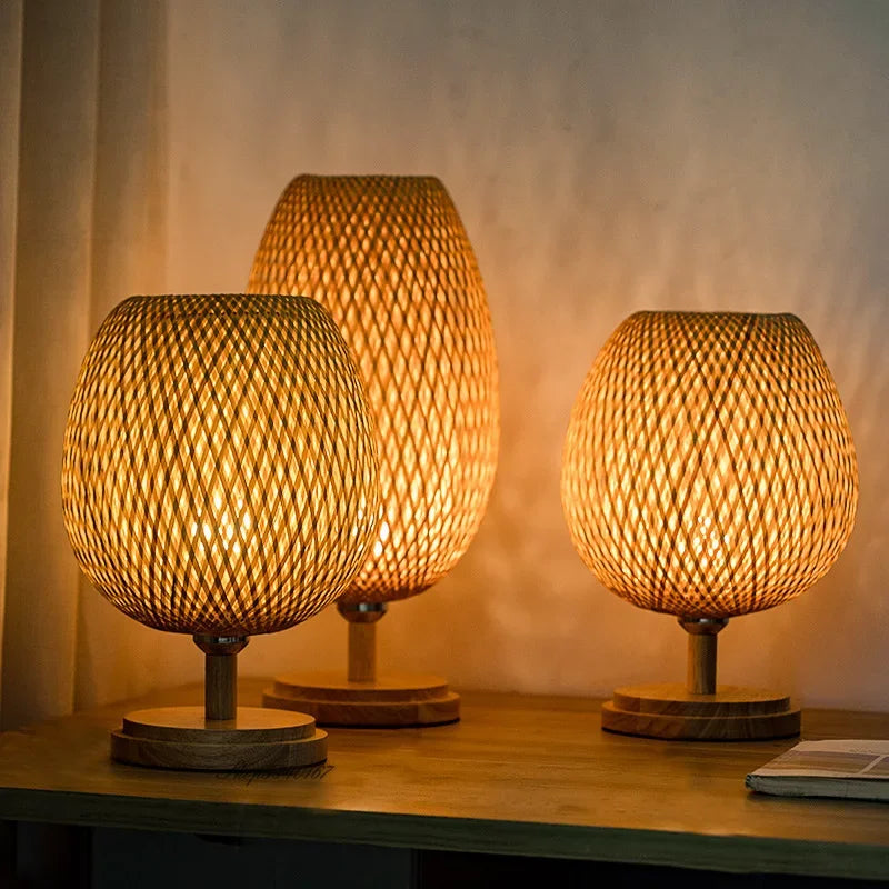 Vintage Bambus Bordlampe med Varmt Lys og Naturligt Udseende