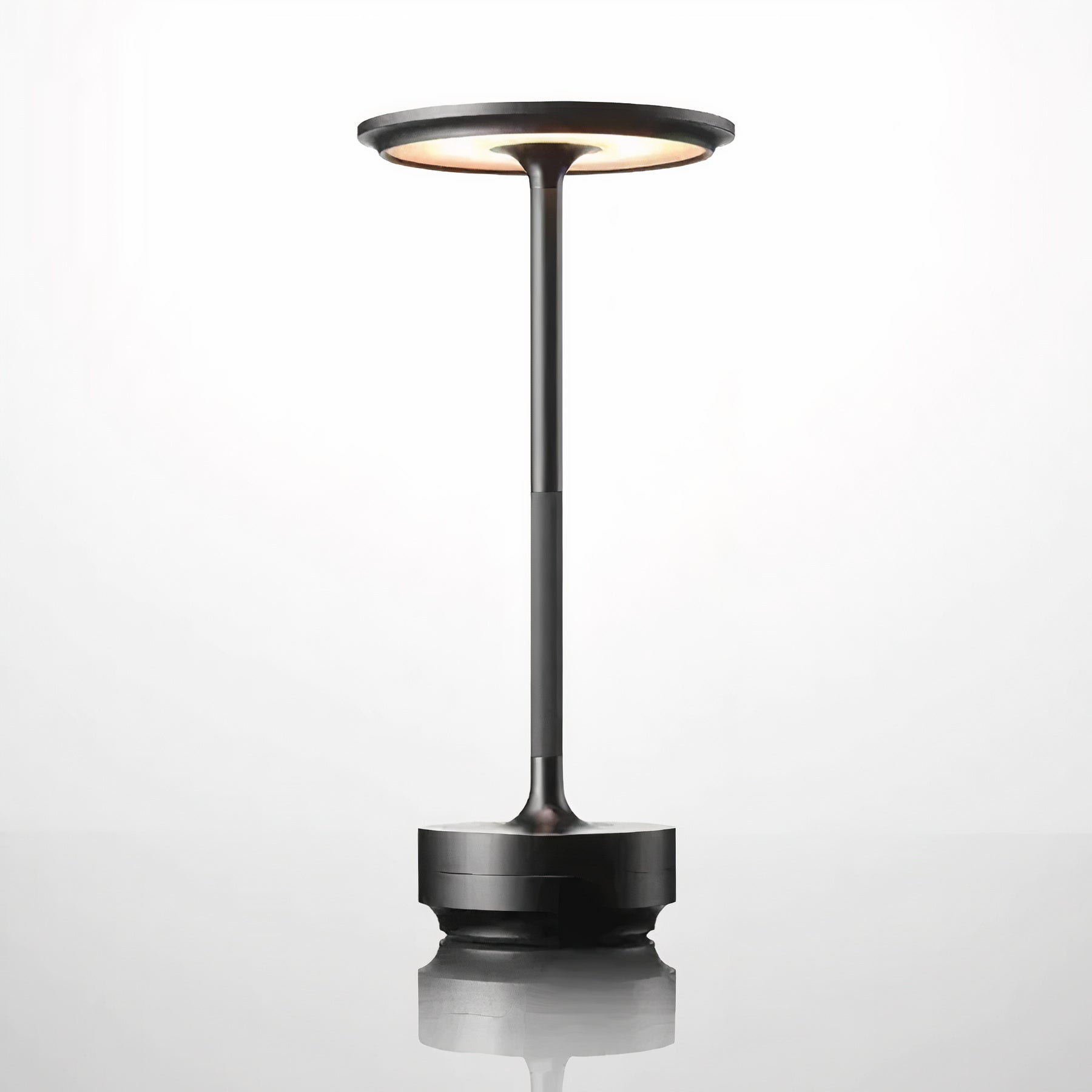 LumenArt - Elegant bordlampe fra Thomas