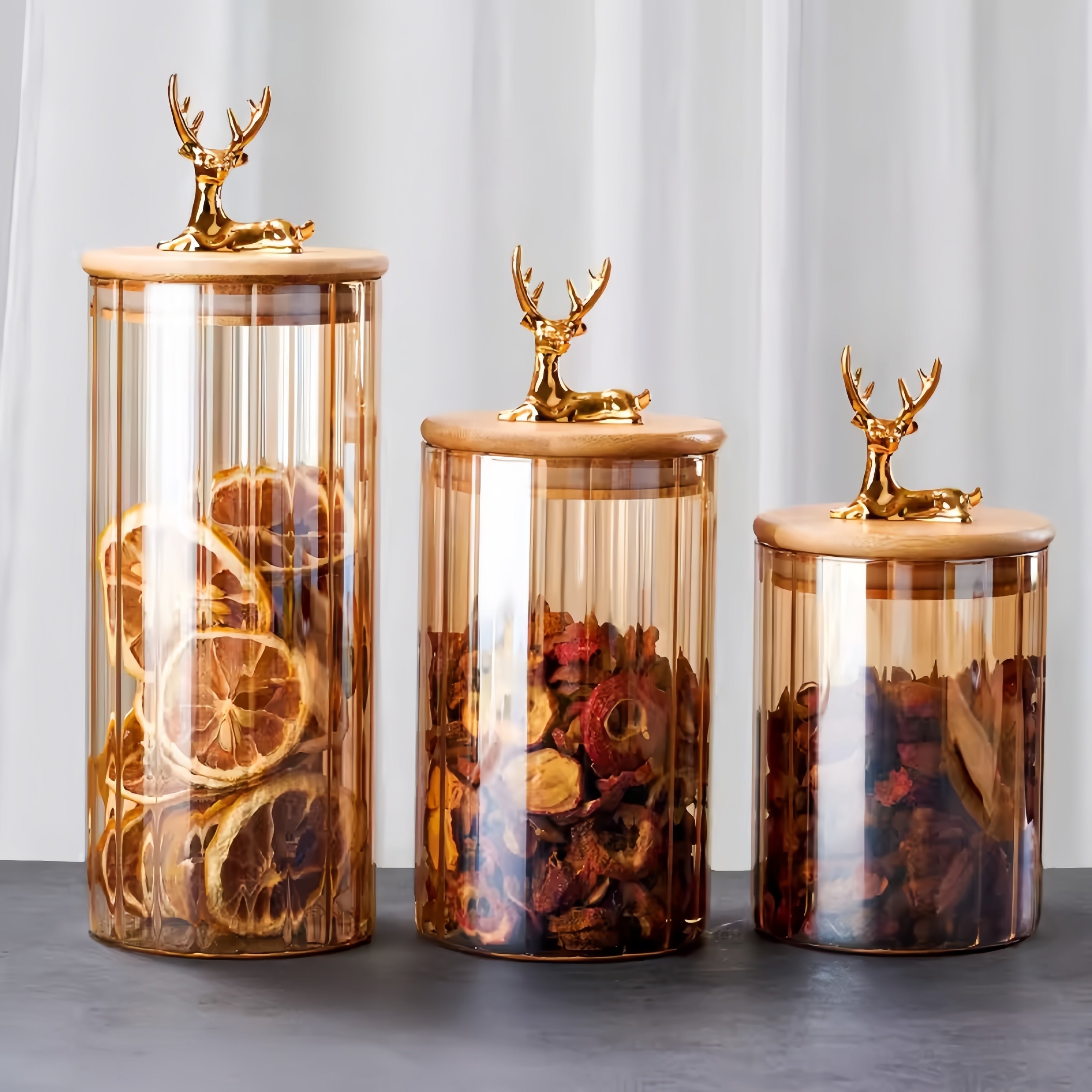 Elowen Stag Amber Finish Glasbeholdere Sæt Af Tre Med Guld Låg