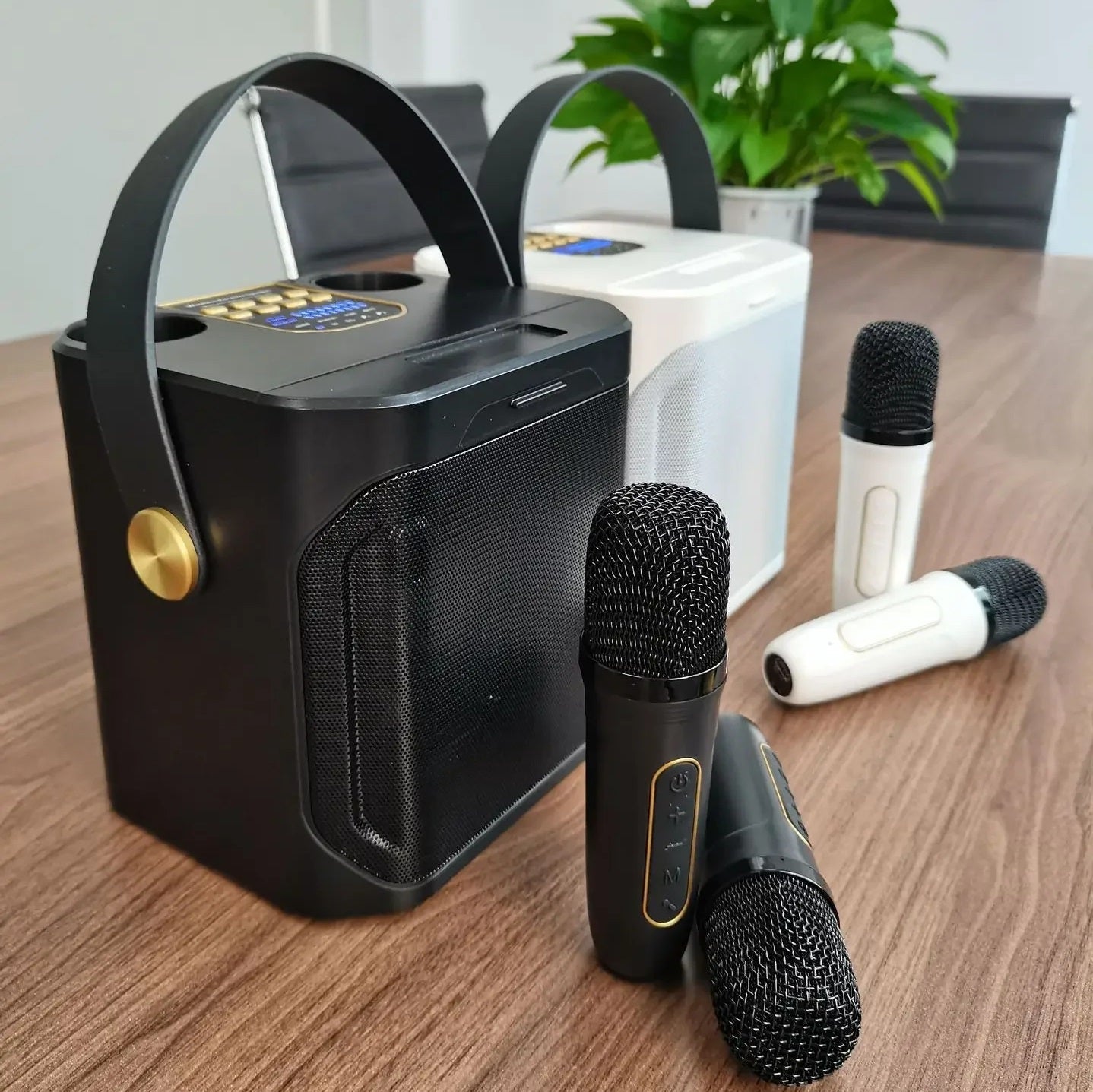 Genopladelig Bærbar Karaoke Højttaler Med Bluetooth Leverer Rig Lyd