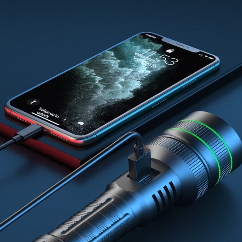 UltraBeam – Kraftig 10.000 Lumen lommelygte med Power Bank-funktion og lang rækkevidde