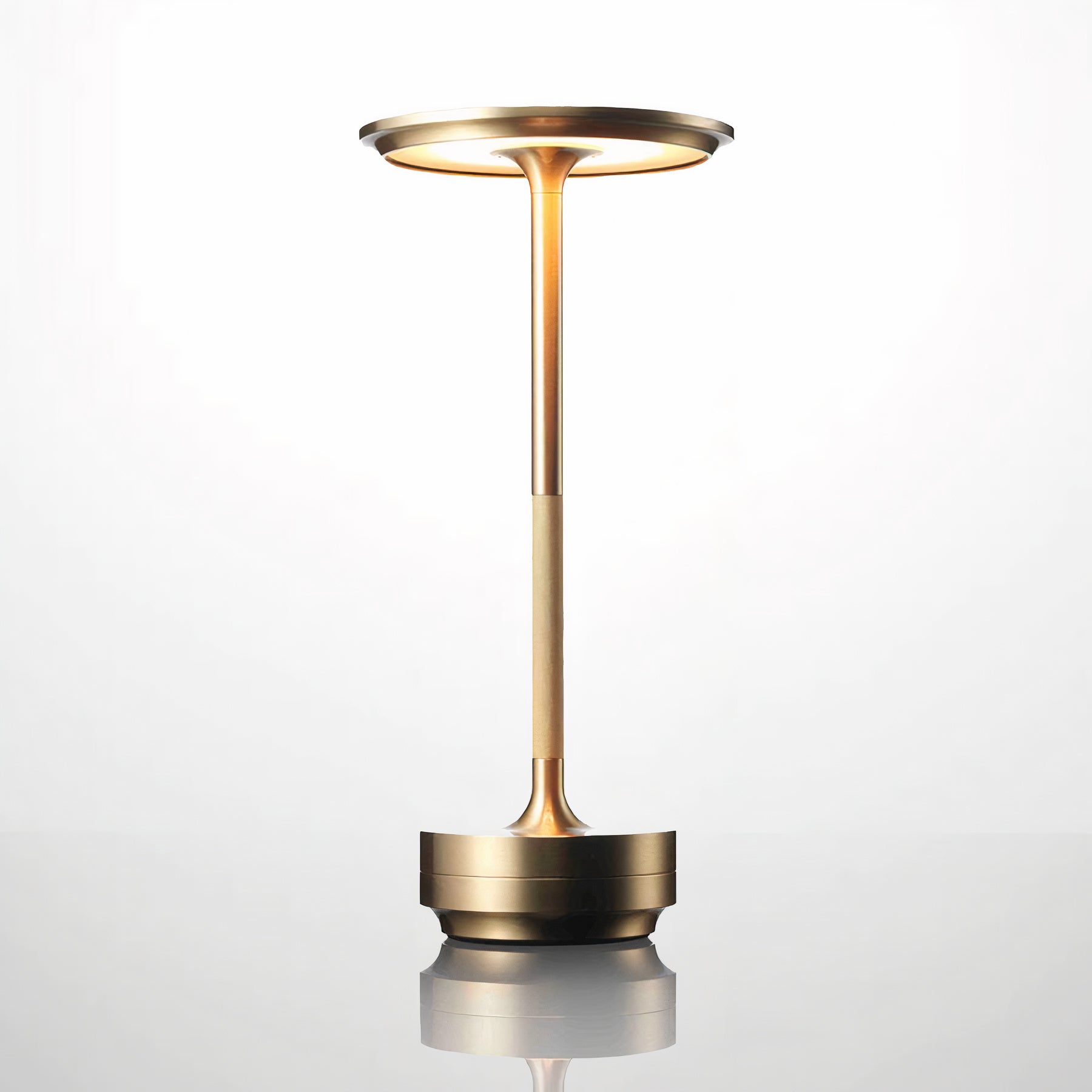 LumenArt - Elegant bordlampe fra Thomas