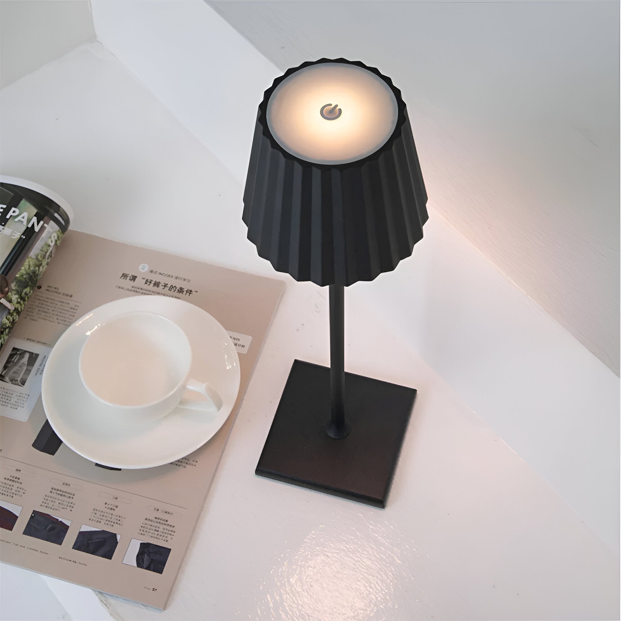 Trådlampe | Lampe til stuen | Moderne bordlampe med batteri | VelaLume