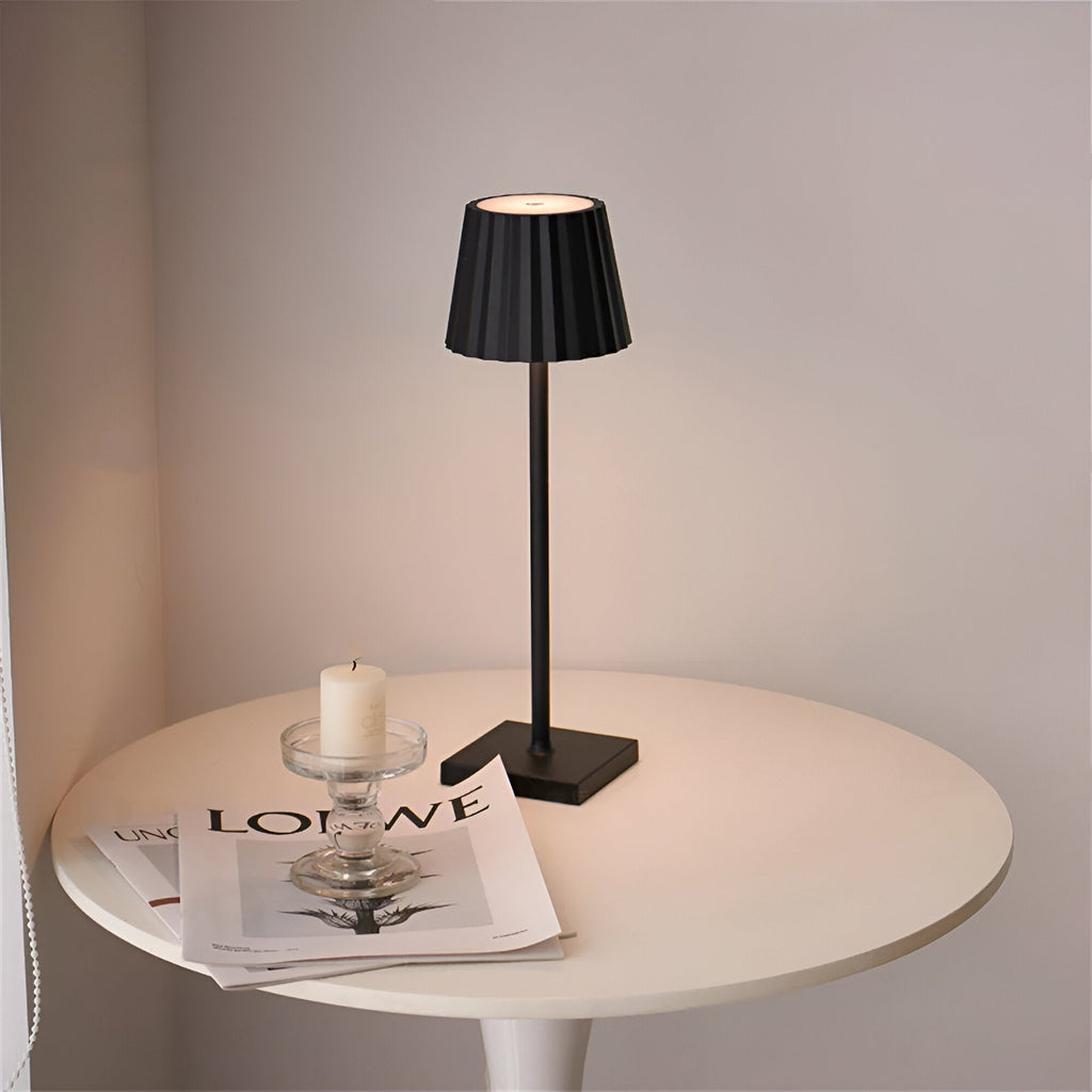 Trådlampe | Lampe til stuen | Moderne bordlampe med batteri | VelaLume