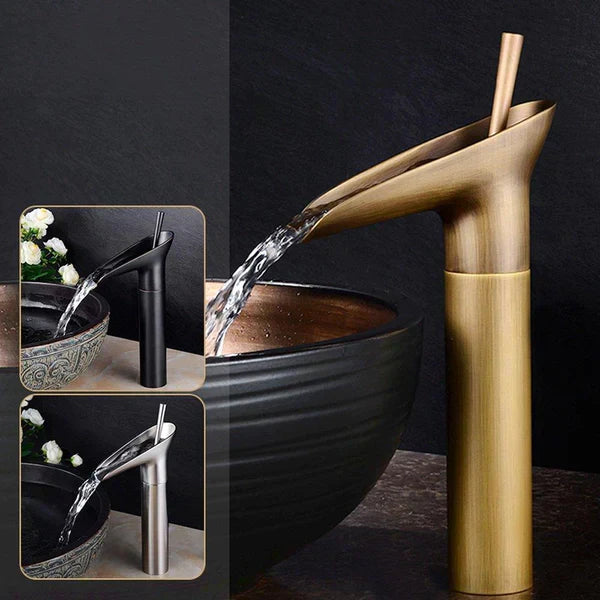 Vandfaldsvaskearmatur i messing med elegant design til badeværelset