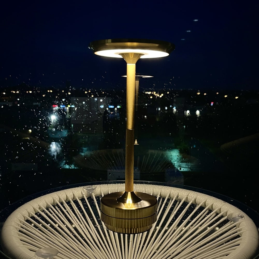 Bolendo MetalSense | Trådløs bordlampe i metal