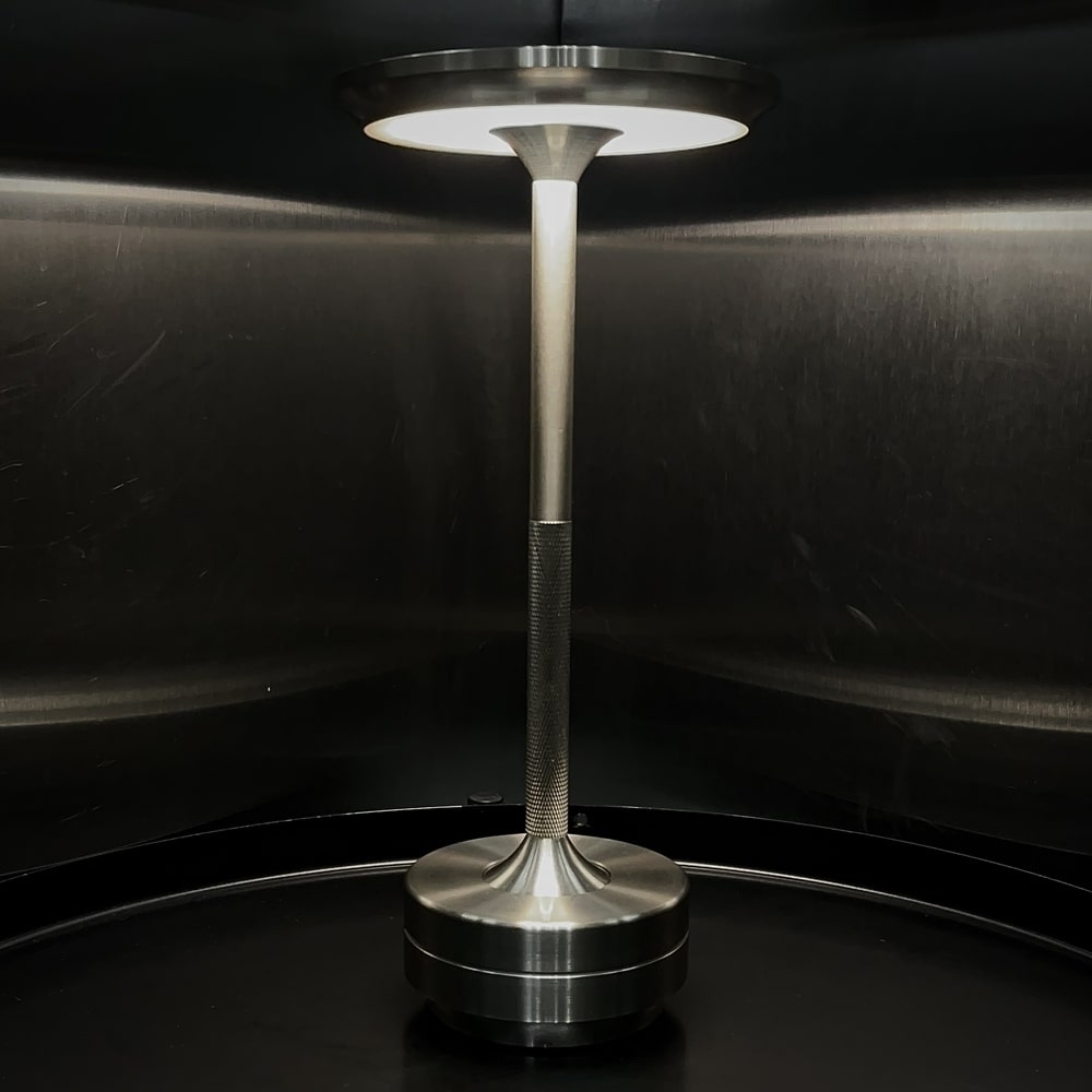 Bolendo MetalSense | Trådløs bordlampe i metal
