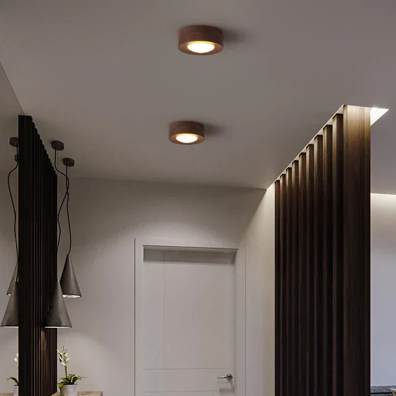Træ LED Loftlampe med Valnøddefinish og Minimalistisk Rundt Design